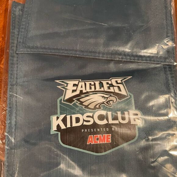 EAGLES KIDS CLUB INSULATED LUNCH BAG NWT - Picture 2 of 5